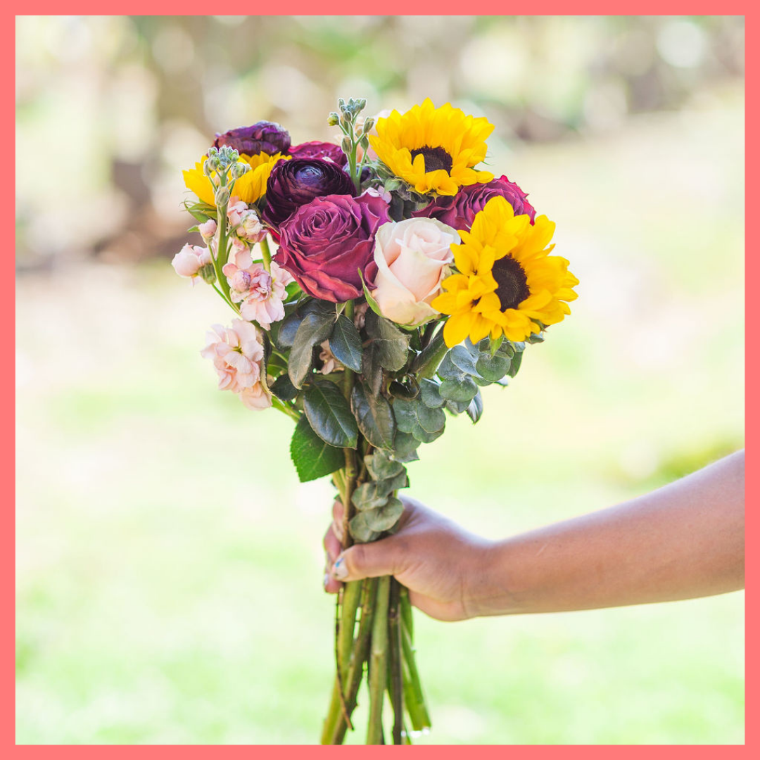 The Thankful For You flower bouquet includes mixed stems of roses, ranunculus, sunflowers, snapdragon, and eucalyptus. Please note that as flowers are a live product, colors and varieties may slightly vary from the photos shown to provide you with the freshest and most beautiful bouquet.