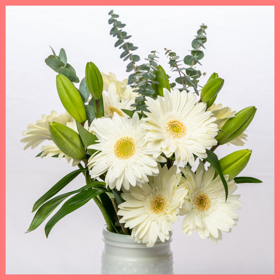 ReVased is the new, convenient way to buy sustainable flowers. By selecting the Growers' Choice flower bouquet, you will receive a surprise flower arrangement selected by our team. The flowers will come directly from one of our farm partners.