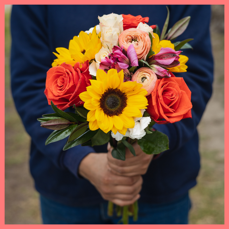 The Sunkissed bouquet includes mixed stems of ranunculus, sunflowers, roses, spray roses, alstroemeria, solomio, scabiosa, and hebes. Scabiosa only included in Lux and Premier sizes. Please note that as flowers are a live product, colors and varieties may slightly vary from the photos shown to provide you with the freshest and most beautiful bouquet.