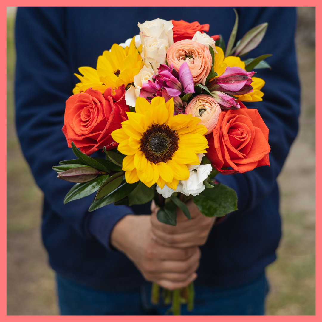 The Sunkissed bouquet includes mixed stems of ranunculus, sunflowers, roses, spray roses, alstroemeria, solomio, scabiosa, and hebes. Scabiosa only included in Lux and Premier sizes. Please note that as flowers are a live product, colors and varieties may slightly vary from the photos shown to provide you with the freshest and most beautiful bouquet.