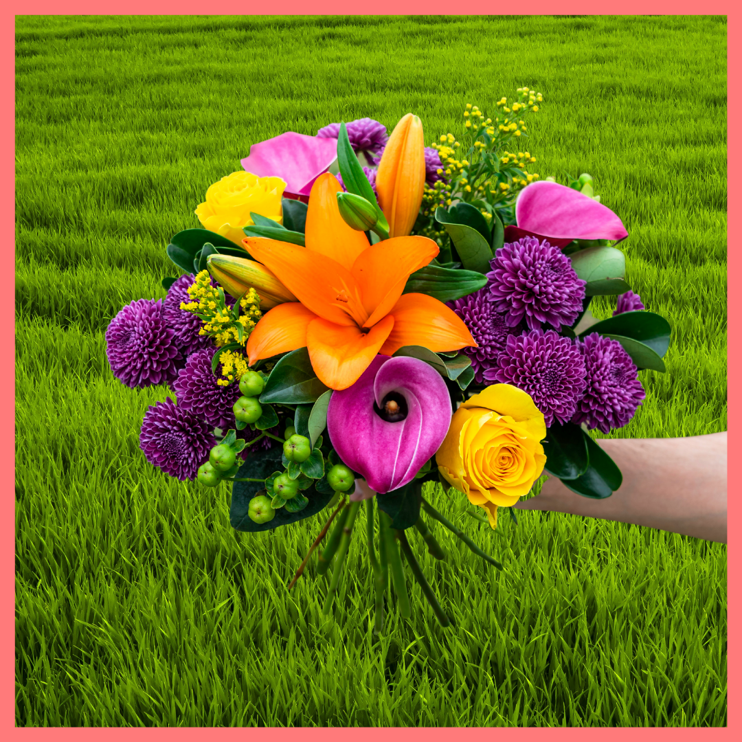 ReVased is the new, convenient way to buy sustainable flowers. By selecting the Growers' Choice flower bouquet, you will receive a surprise flower arrangement selected by our team. The flowers will come directly from one of our farm partners.