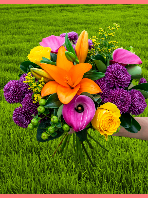 ReVased is the new, convenient way to buy sustainable flowers. By selecting the Growers' Choice flower bouquet, you will receive a surprise flower arrangement selected by our team. The flowers will come directly from one of our farm partners.